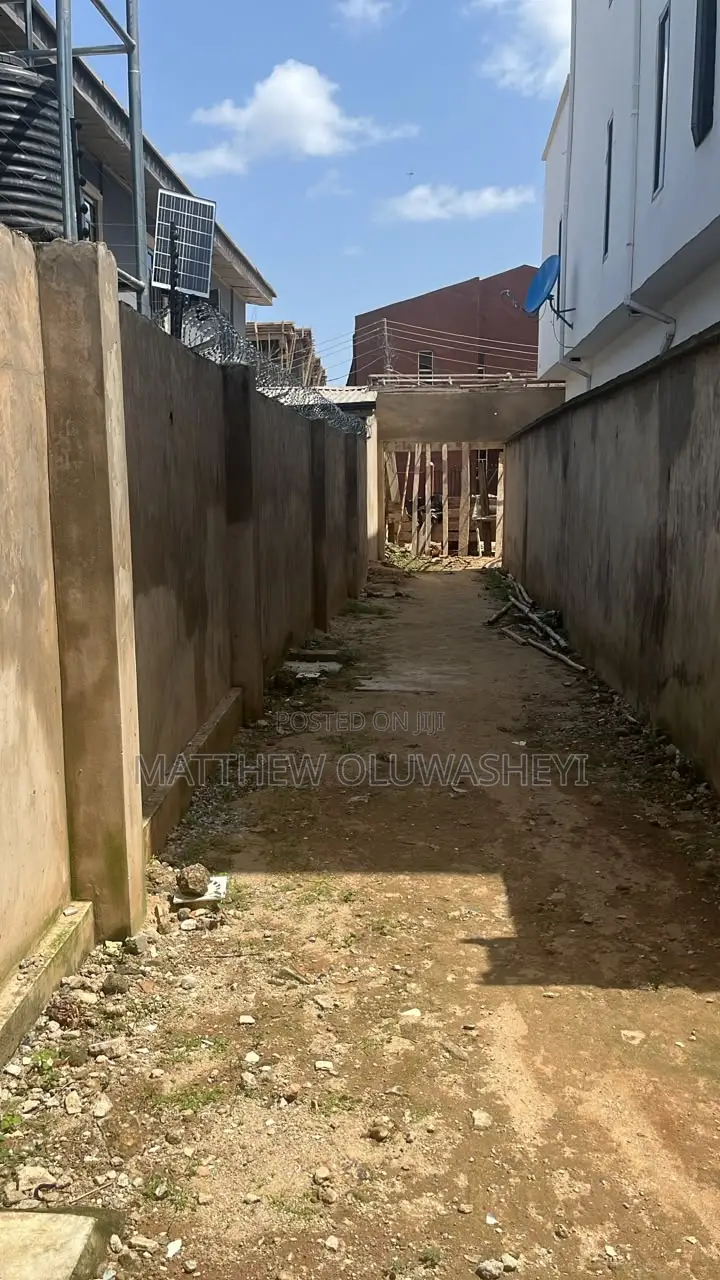 Furnished 3bdrm Duplex in Moshalashi Alagbado for sale in Alagbado