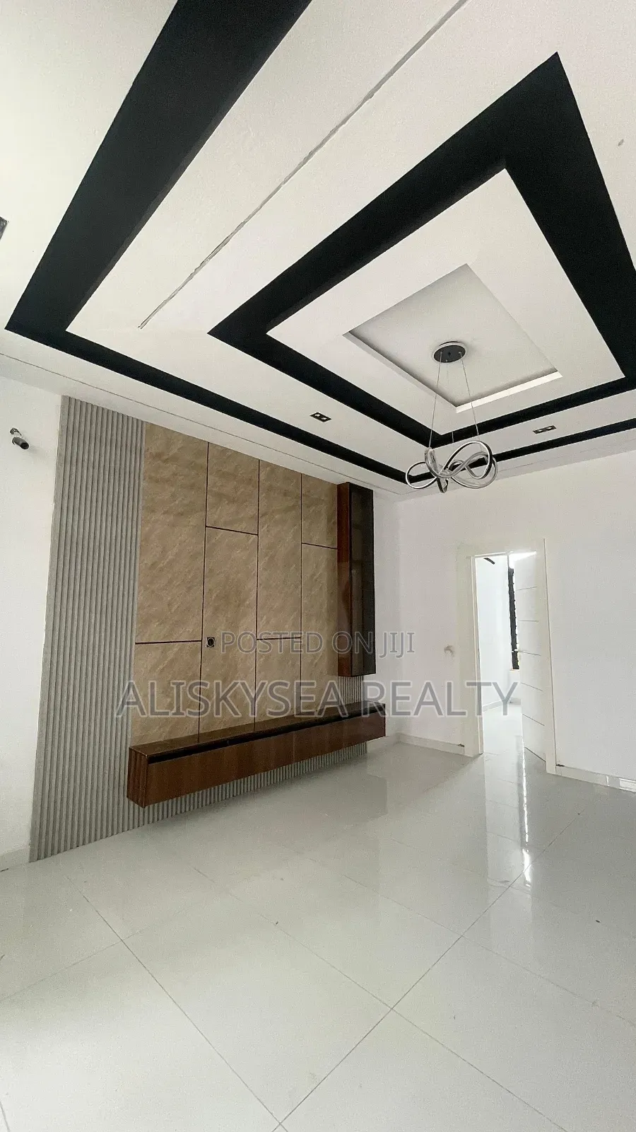 3bdrm Duplex in Ikota for sale in Ikota