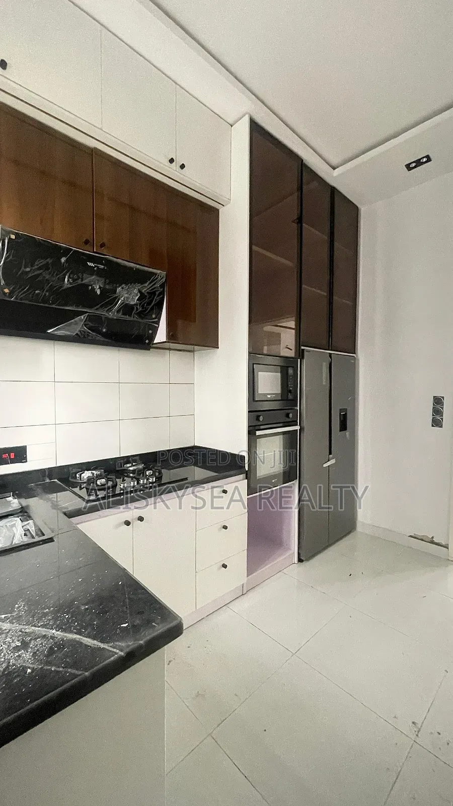 3bdrm Duplex in Ikota for sale in Ikota