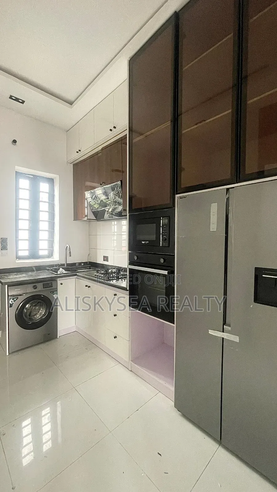 3bdrm Duplex in Ikota for sale in Ikota