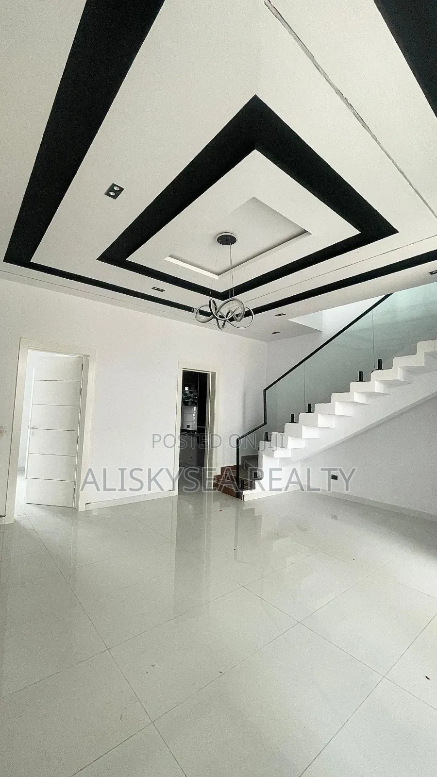 3bdrm Duplex in Ikota for sale in Ikota