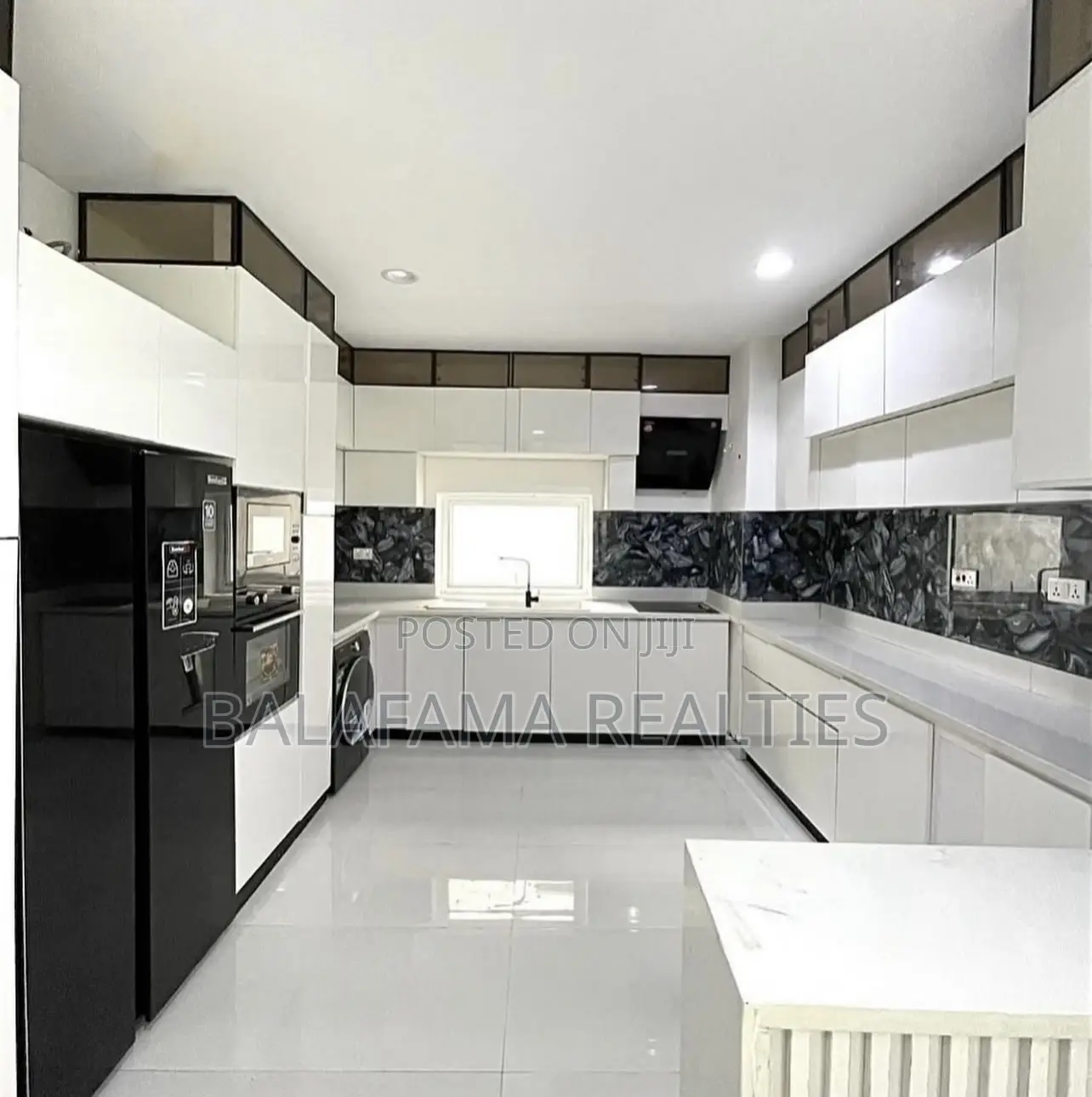4bdrm Duplex in Banana Island for sale in Banana Island