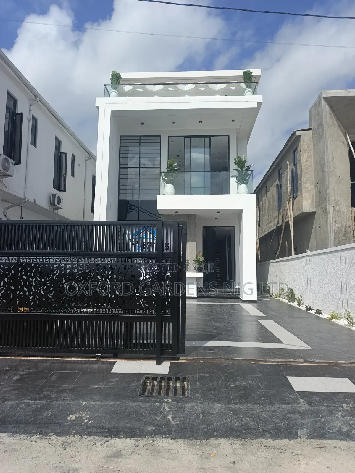 5bdrm Duplex in Ikota Gra Estate for sale in Ikota