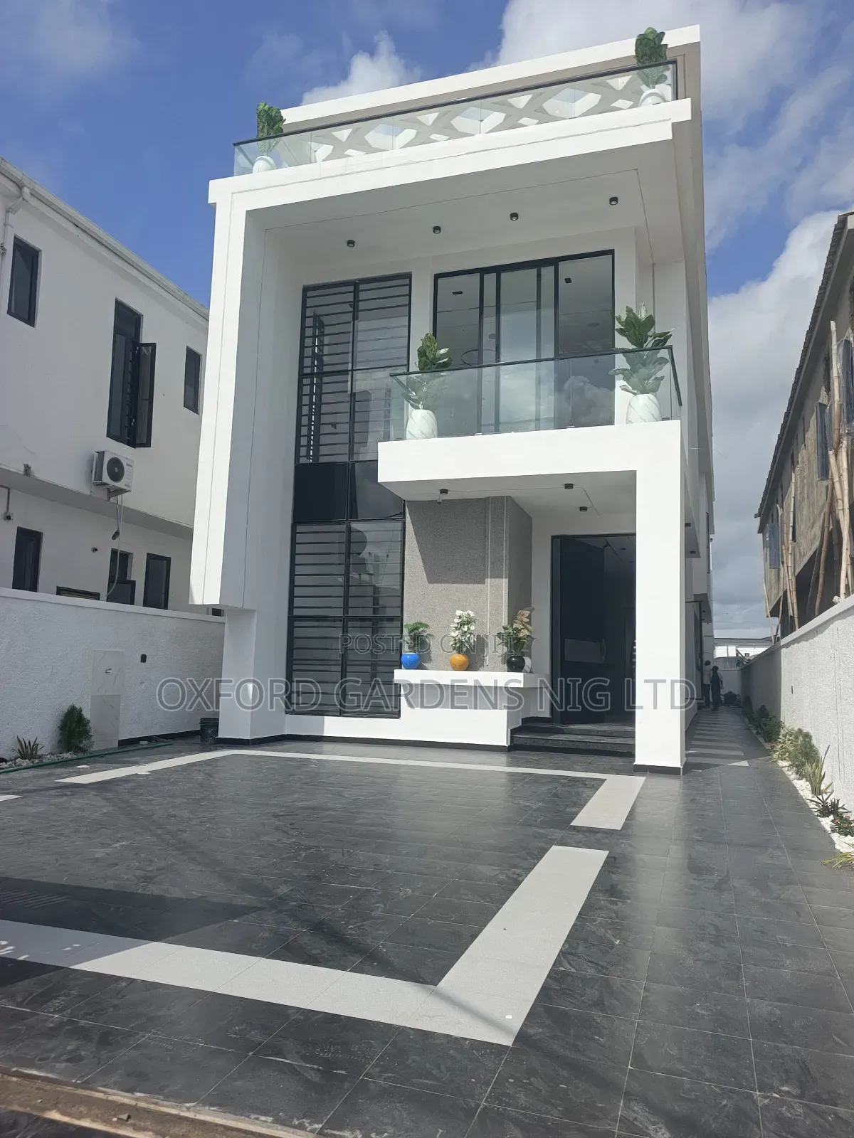 5bdrm Duplex in Ikota Gra Estate for sale in Ikota