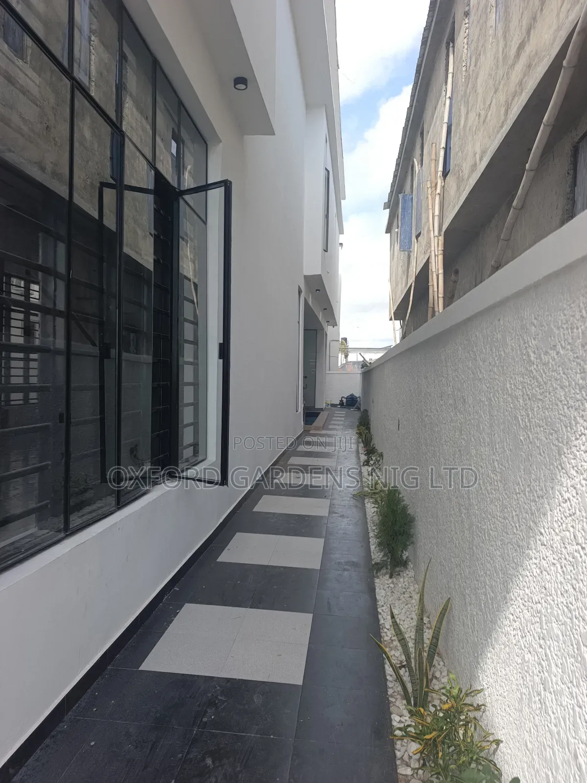 5bdrm Duplex in Ikota Gra Estate for sale in Ikota