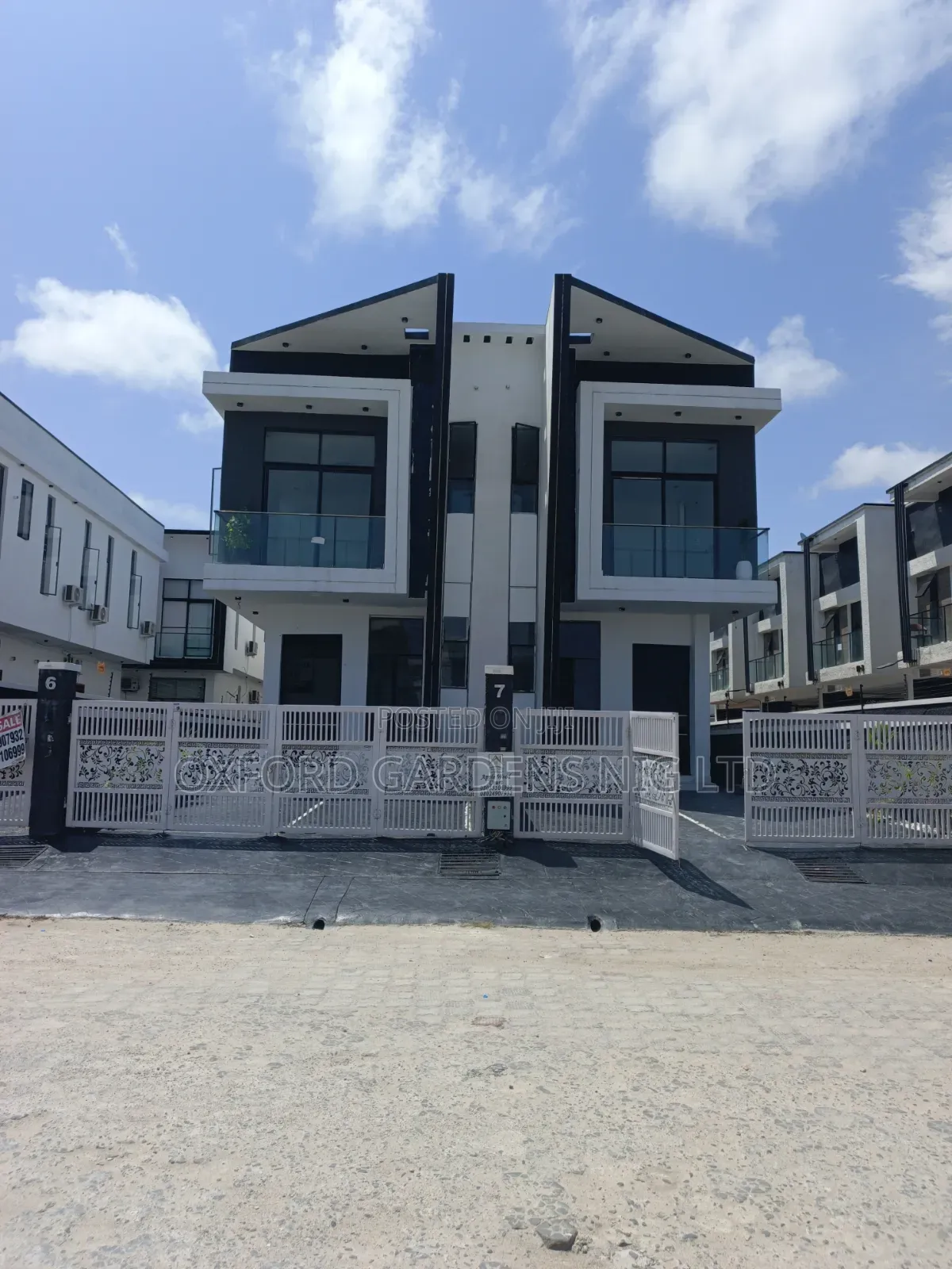 4bdrm Duplex in Ikota Gra State for sale in Ikota