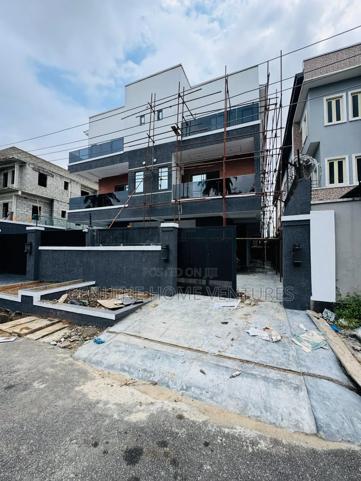 4bdrm Duplex in Ogudu Gra for sale in Ogudu GRA