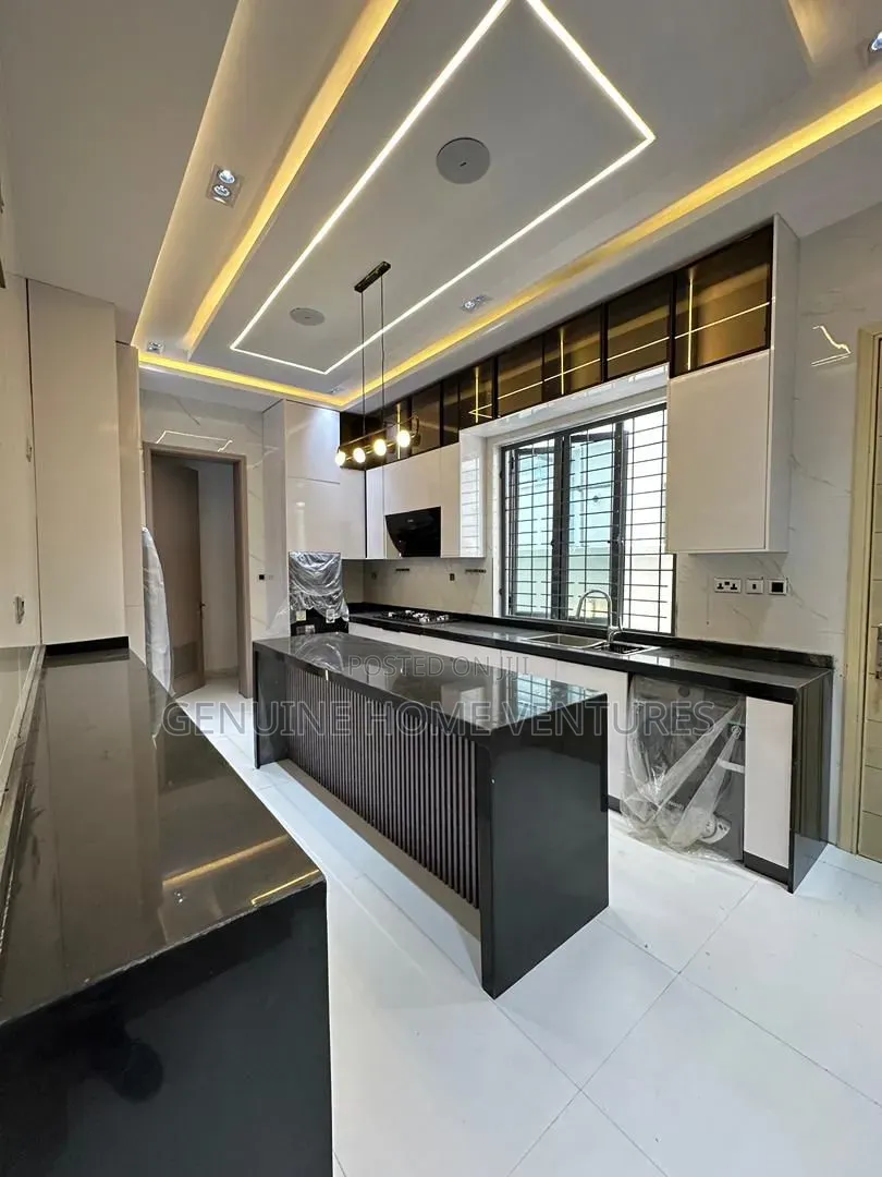 5bdrm Duplex in Lekki Phase One for sale in Lekki Phase 1