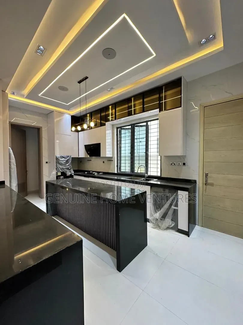5bdrm Duplex in Lekki Phase One for sale in Lekki Phase 1