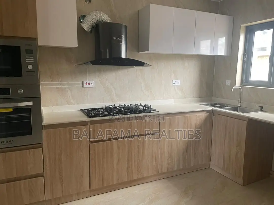 4bdrm Townhouse/Terrace in Near Lekki Phase 1 for sale in Lekki Phase 1