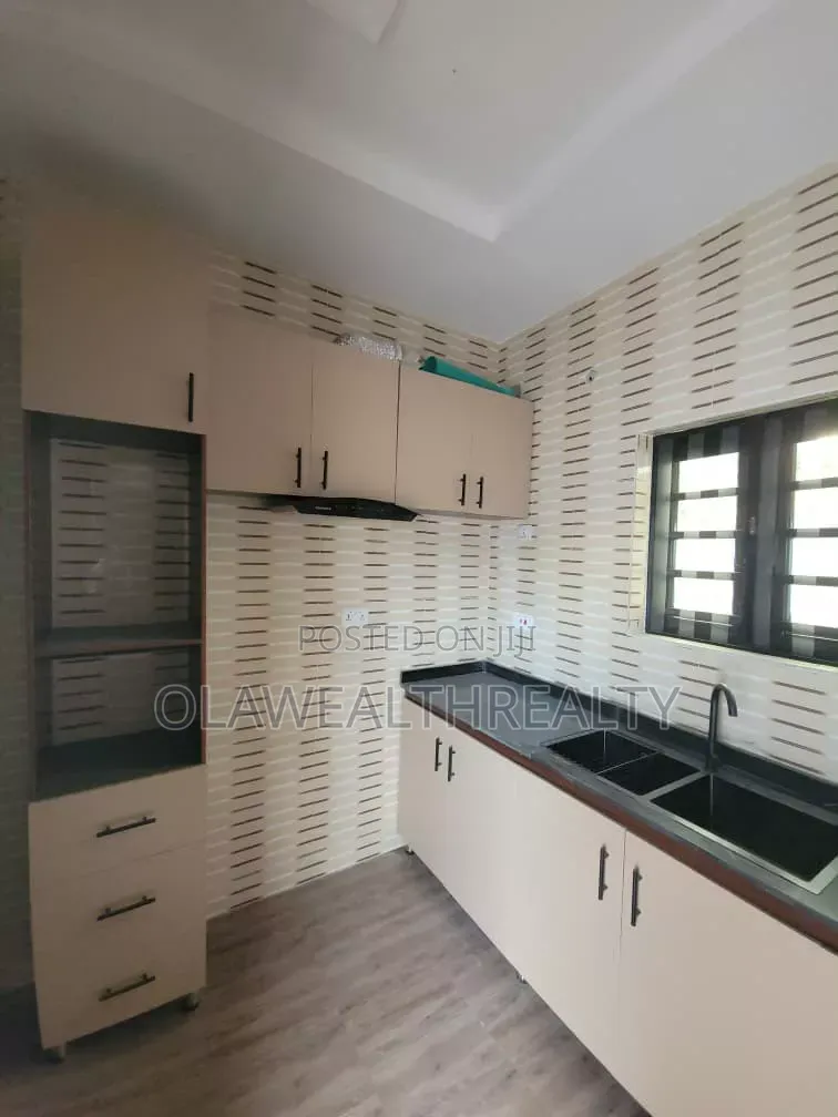 3bdrm Duplex in Kolapo Ishola Gra, Akobo for rent in Akobo