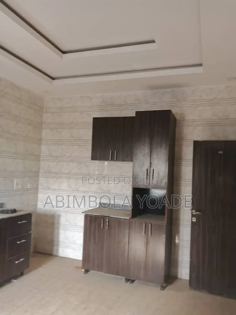 4bdrm Duplex in Sabon Lugbe for sale in Sabon Lugbe