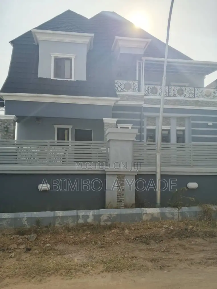 4bdrm Duplex in Sabon Lugbe for sale in Sabon Lugbe