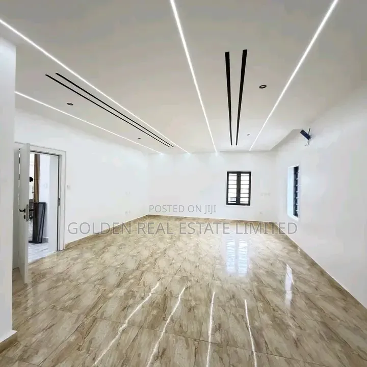 6bdrm Duplex in Dakwo District for sale in Dakwo District