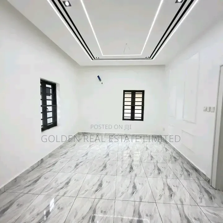 6bdrm Duplex in Dakwo District for sale in Dakwo District