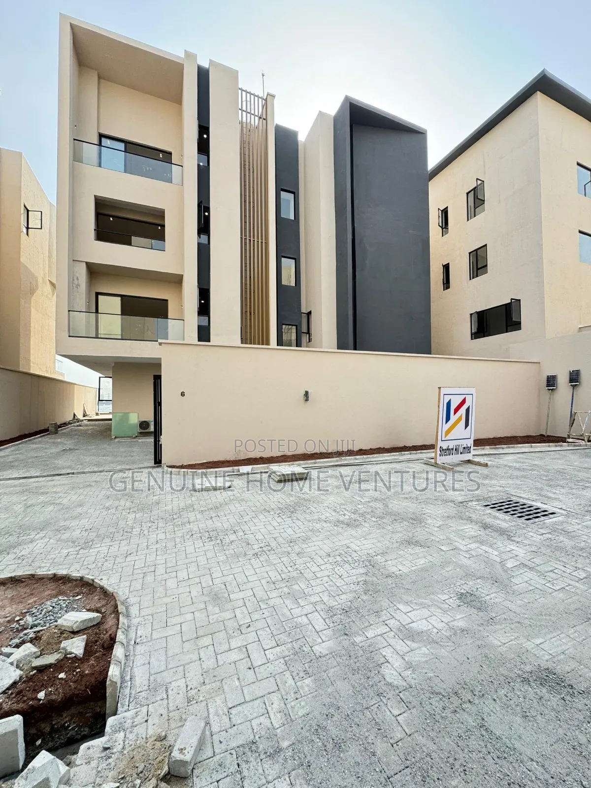 5bdrm Duplex in Banana Island for sale in Banana Island