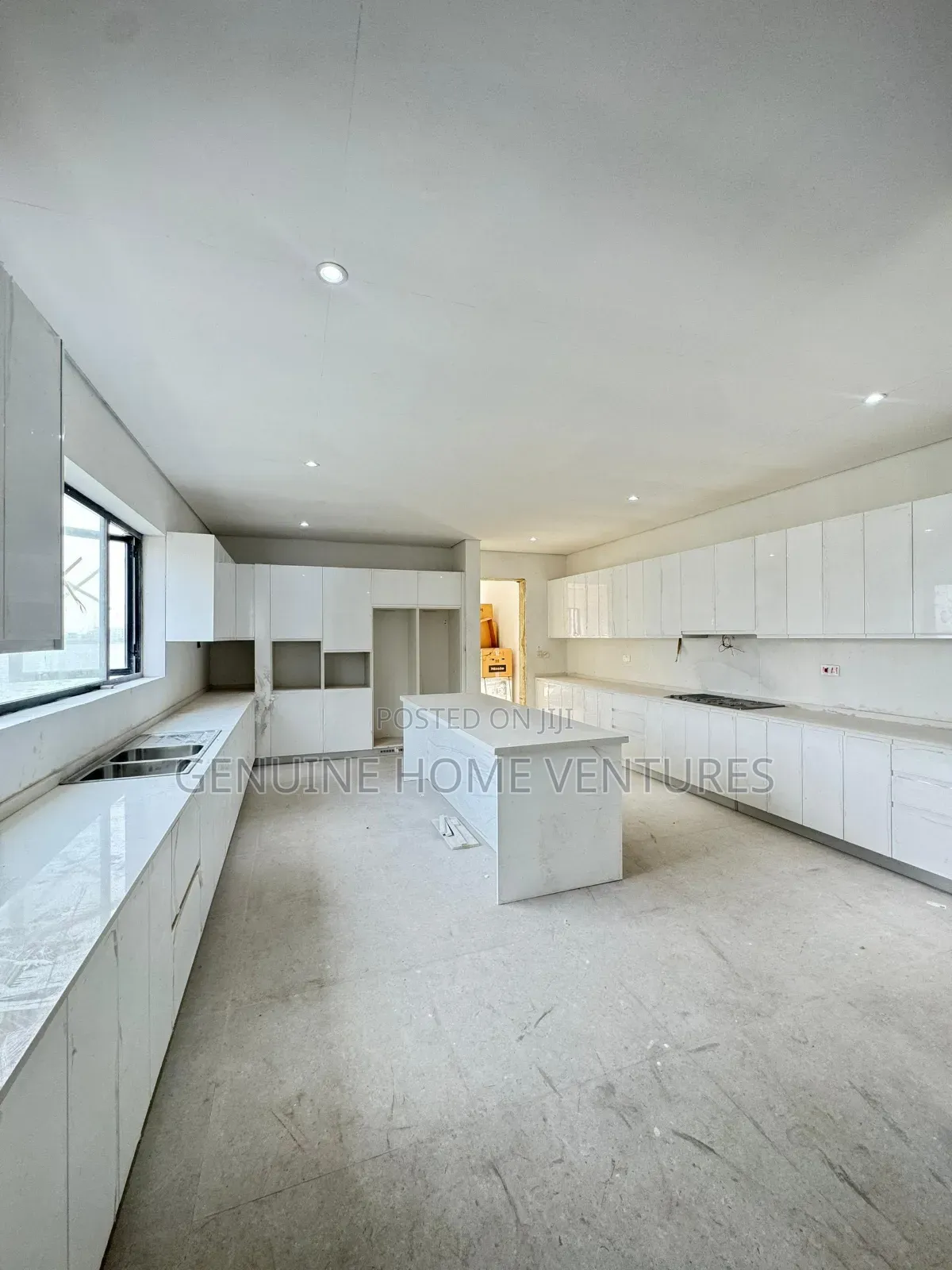 5bdrm Duplex in Banana Island for sale in Banana Island