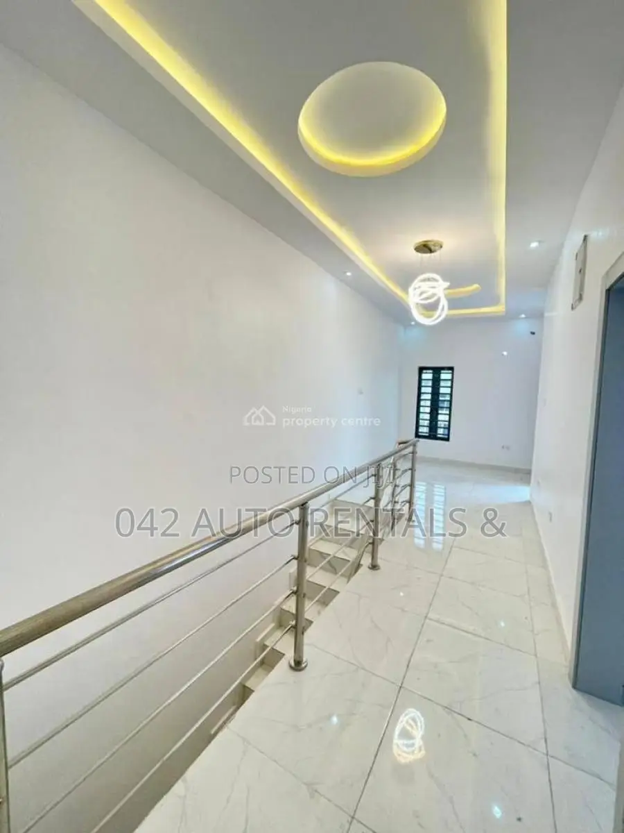 4bdrm Duplex in Ogui Road, Enugu for sale in Enugu