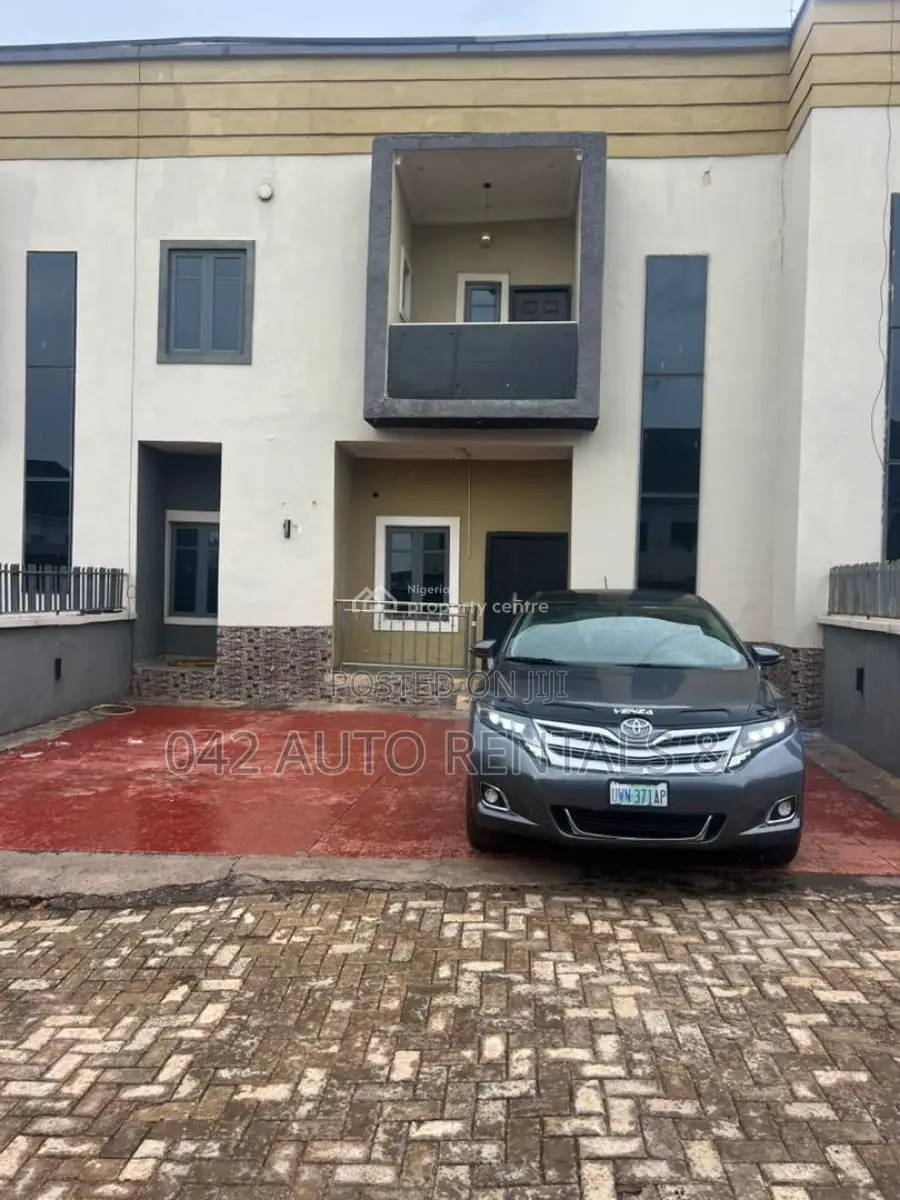 4bdrm Duplex in Ogui Road, Enugu for sale in Enugu