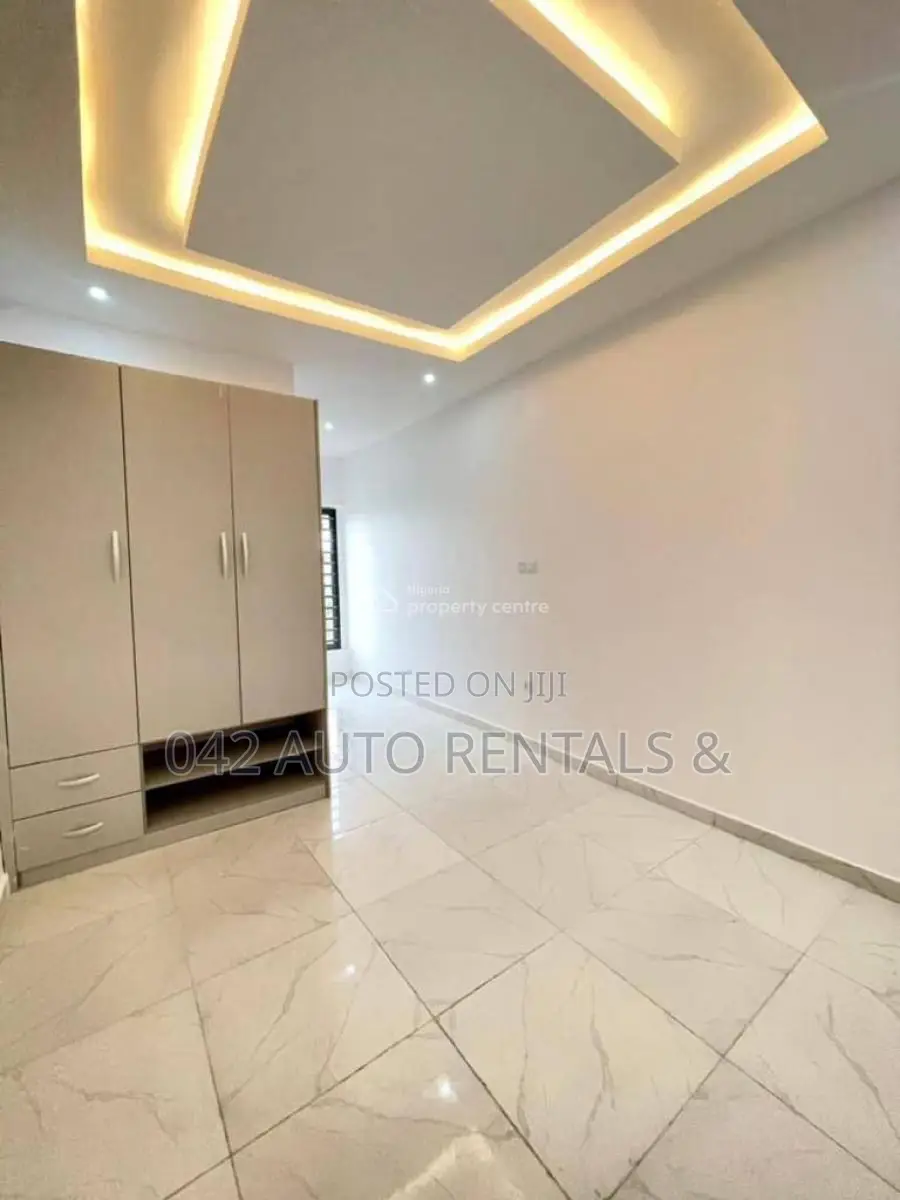 4bdrm Duplex in Ogui Road, Enugu for sale in Enugu