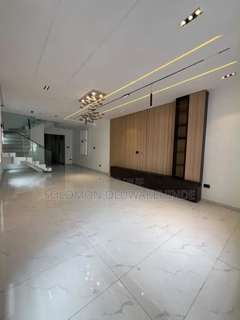 4bdrm Duplex in Vgc for sale in VGC / Ajah