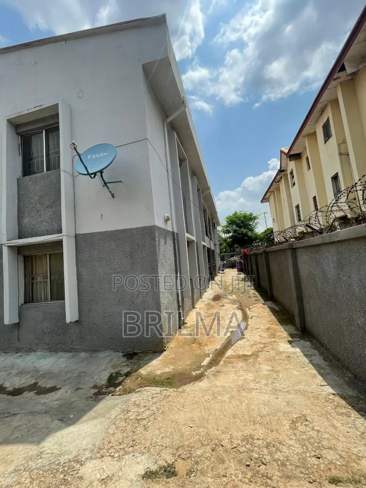 3bdrm Block of Flats in Zone 6 / Wuse for sale in Zone 6 / Wuse