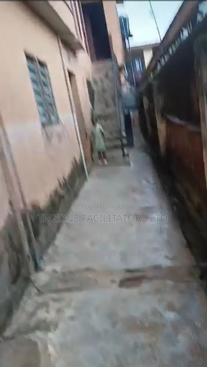16bdrm House in Ikotun Ijegun Road, Ejigbo / Ejigbo for sale in Ejigbo / Ejigbo