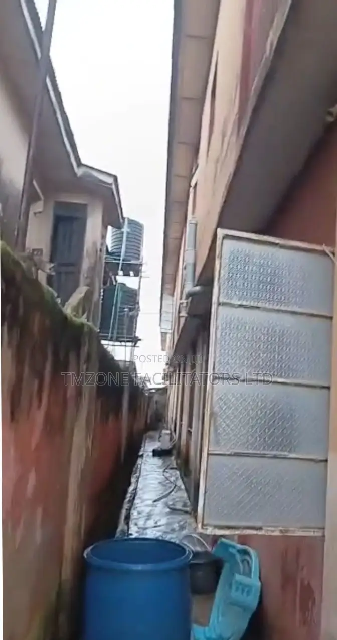 16bdrm House in Ikotun Ijegun Road, Ejigbo / Ejigbo for sale in Ejigbo / Ejigbo