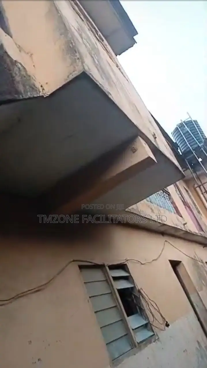16bdrm House in Ikotun Ijegun Road, Ejigbo / Ejigbo for sale in Ejigbo / Ejigbo