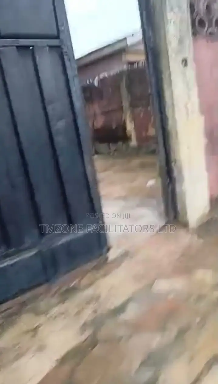 16bdrm House in Ikotun Ijegun Road, Ejigbo / Ejigbo for sale in Ejigbo / Ejigbo