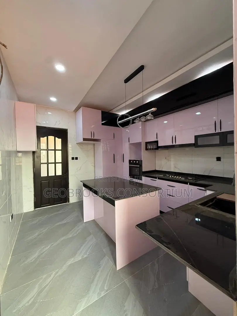 3bdrm Apartment in Alao Akala Estate, Akobo for rent in Akobo