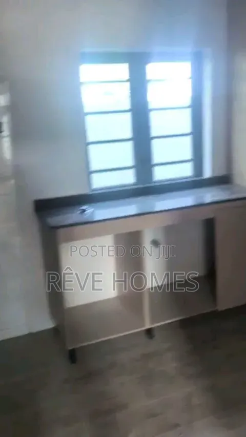 3bdrm Duplex in Soluyi for rent in Soluyi