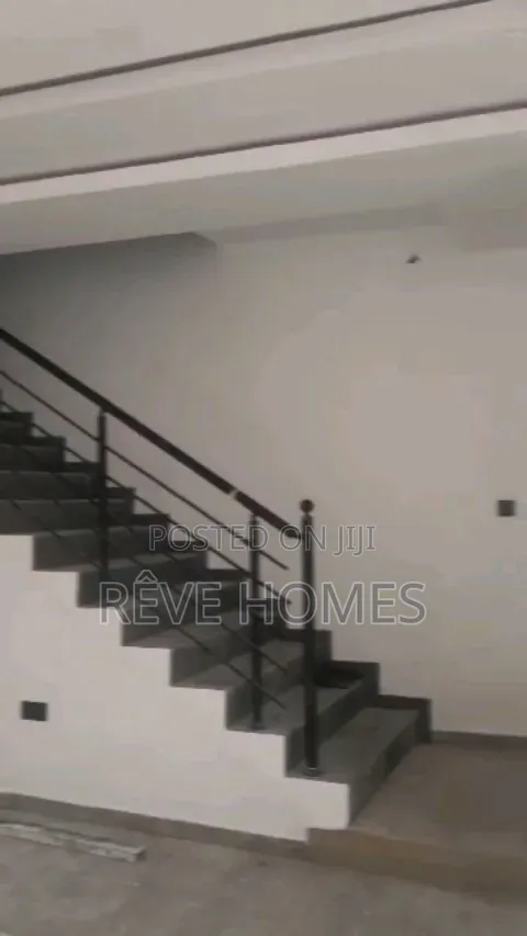 3bdrm Duplex in Soluyi for rent in Soluyi