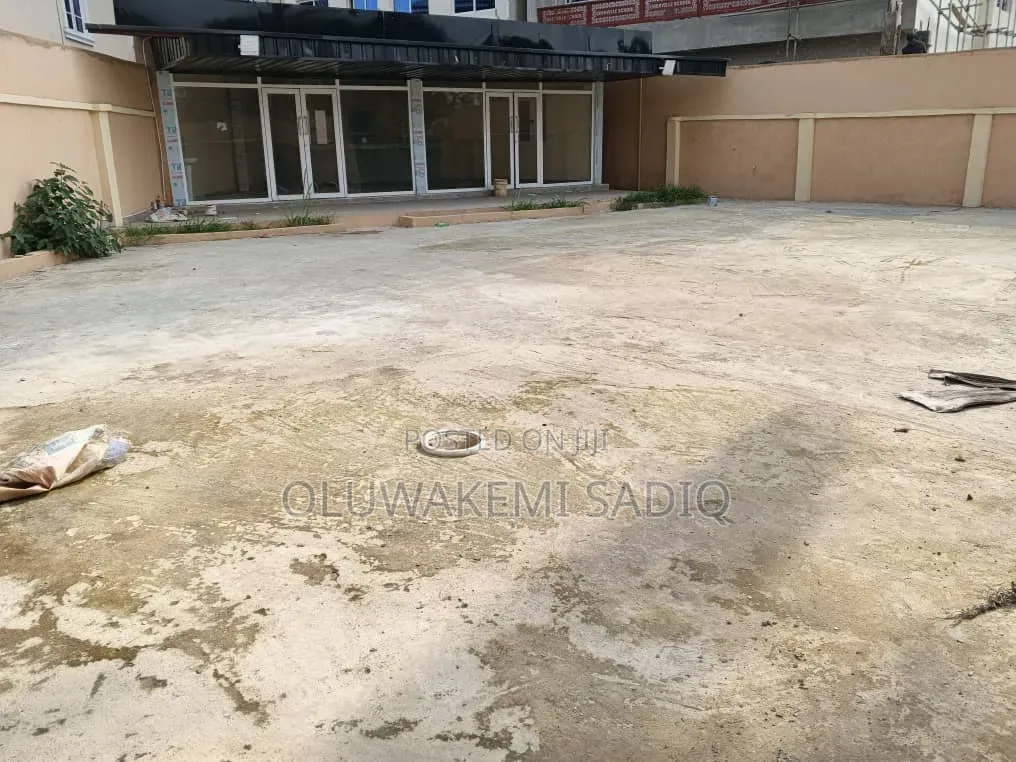 Restaurants or Eatery Space With 2bq in Ikeja GRA