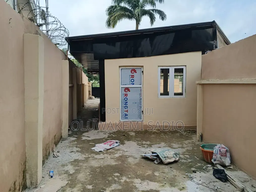 Restaurants or Eatery Space With 2bq in Ikeja GRA