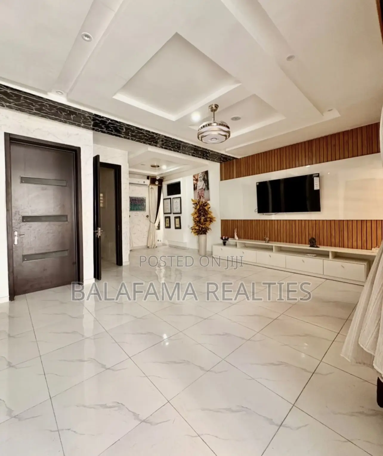 4bdrm Townhouse/Terrace in Orchid Road, Chevron for sale in Chevron