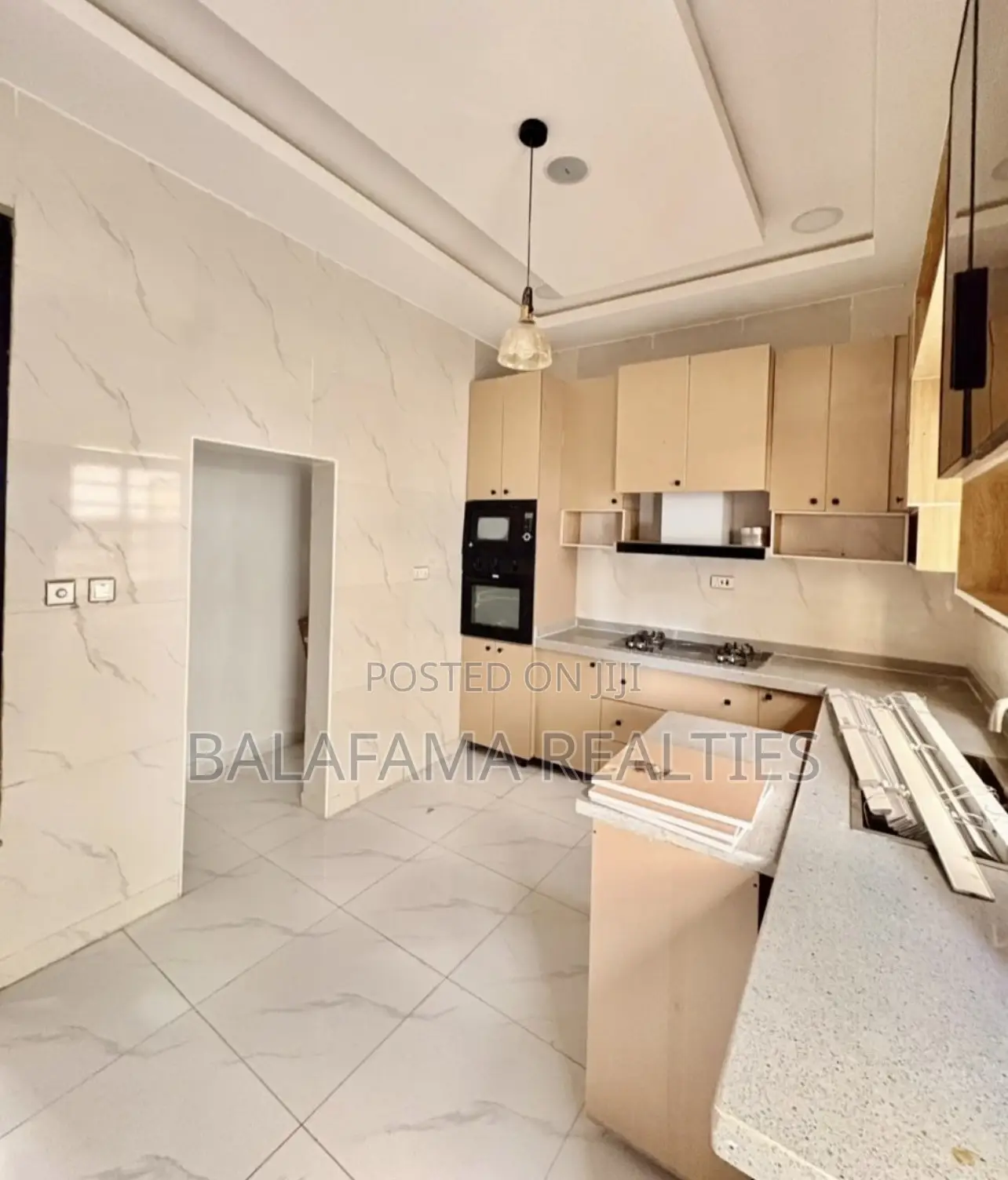 4bdrm Townhouse/Terrace in Orchid Road, Chevron for sale in Chevron