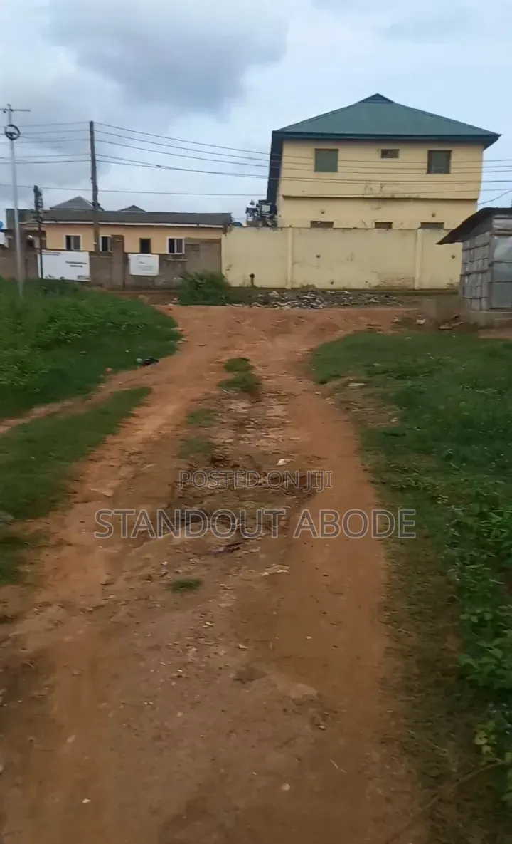 Half Plot 2 House to Lasunwon Road Lasustech First Gate Ikorodu in Ikorodu Garage