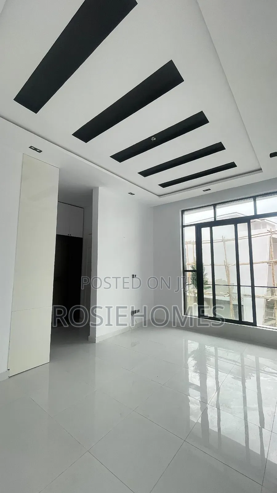 3bdrm Duplex in Ikota for sale in Ikota