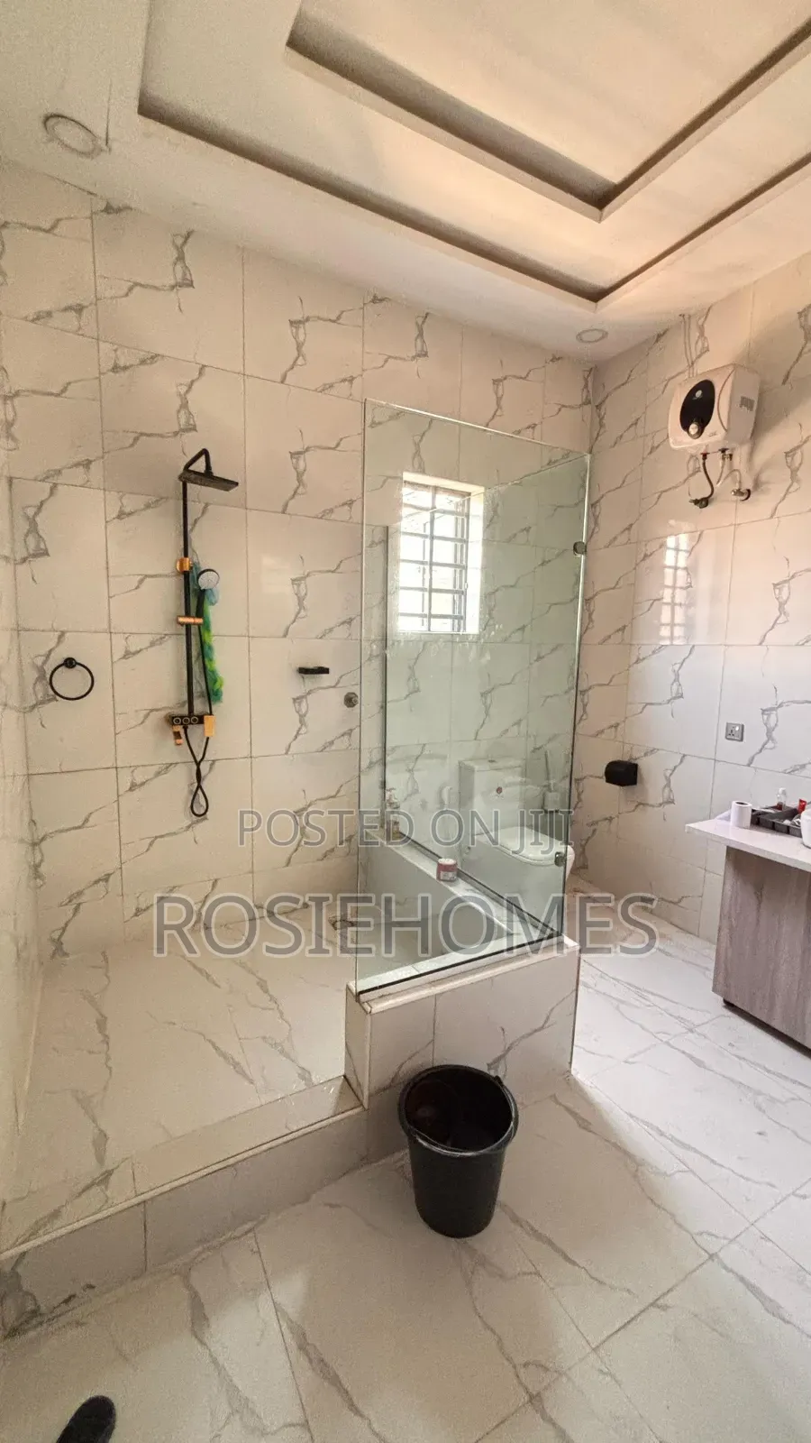 Furnished 5bdrm Duplex in Chevron for rent in Chevron