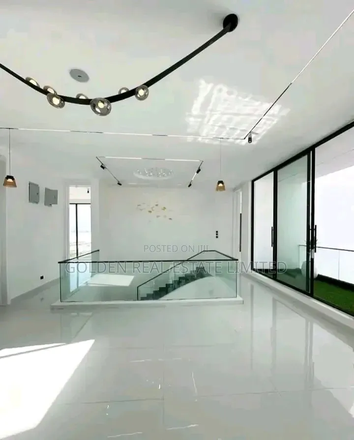 5bdrm Duplex in Osapa london for sale in Osapa london