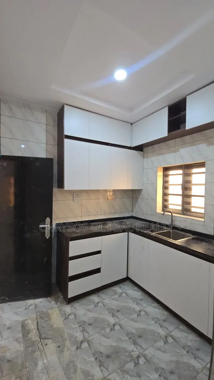 2bdrm Block of Flats in Omolayo Estate Akobo for rent in Akobo