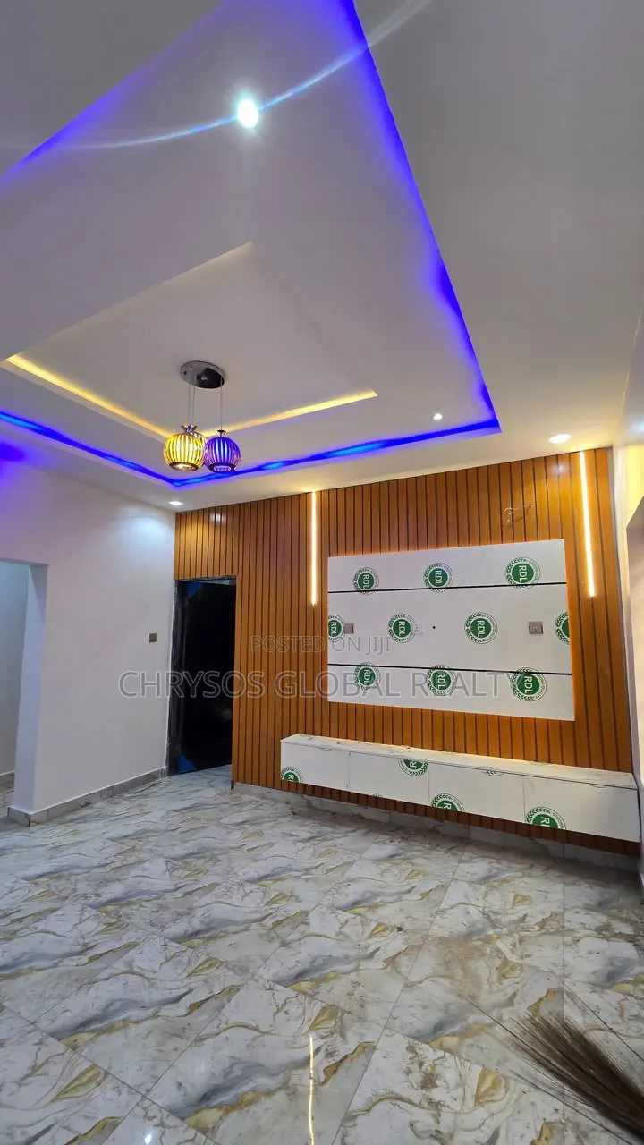 2bdrm Block of Flats in Omolayo Estate Akobo for rent in Akobo