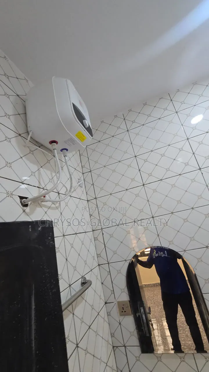 2bdrm Block of Flats in Omolayo Estate Akobo for rent in Akobo