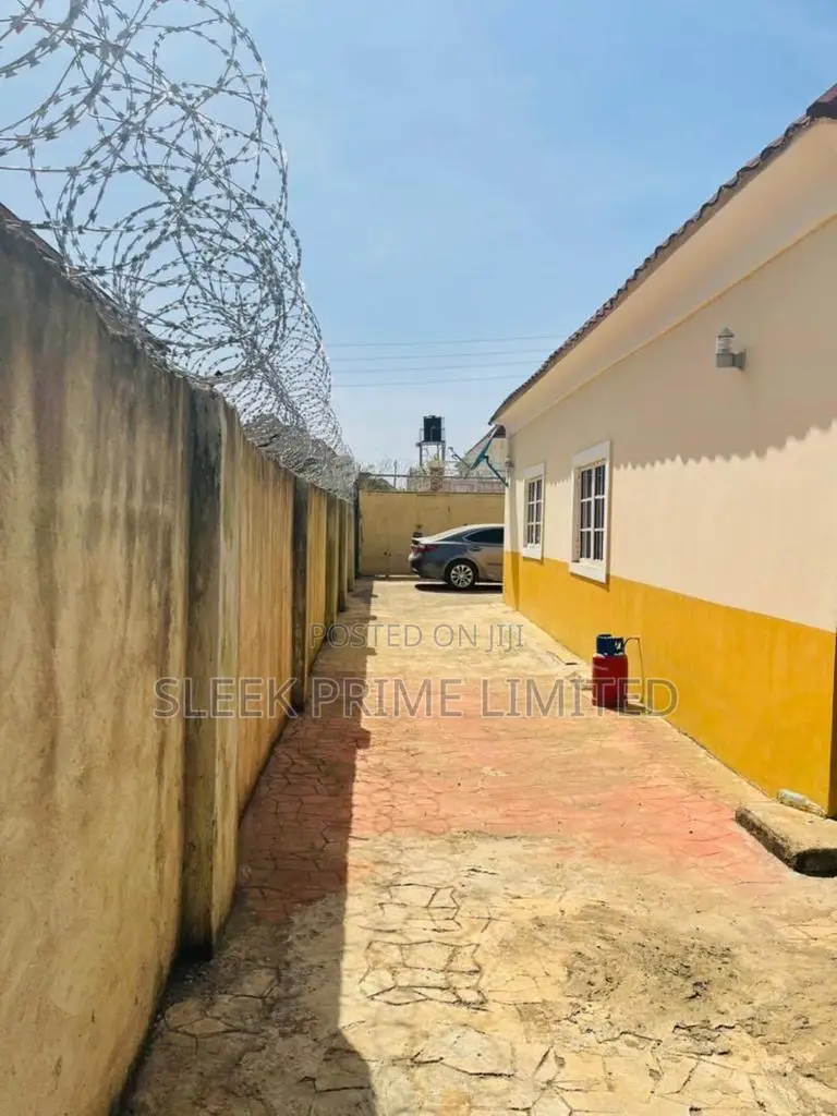 3bdrm Bungalow in Lugbe District for sale in Lugbe District