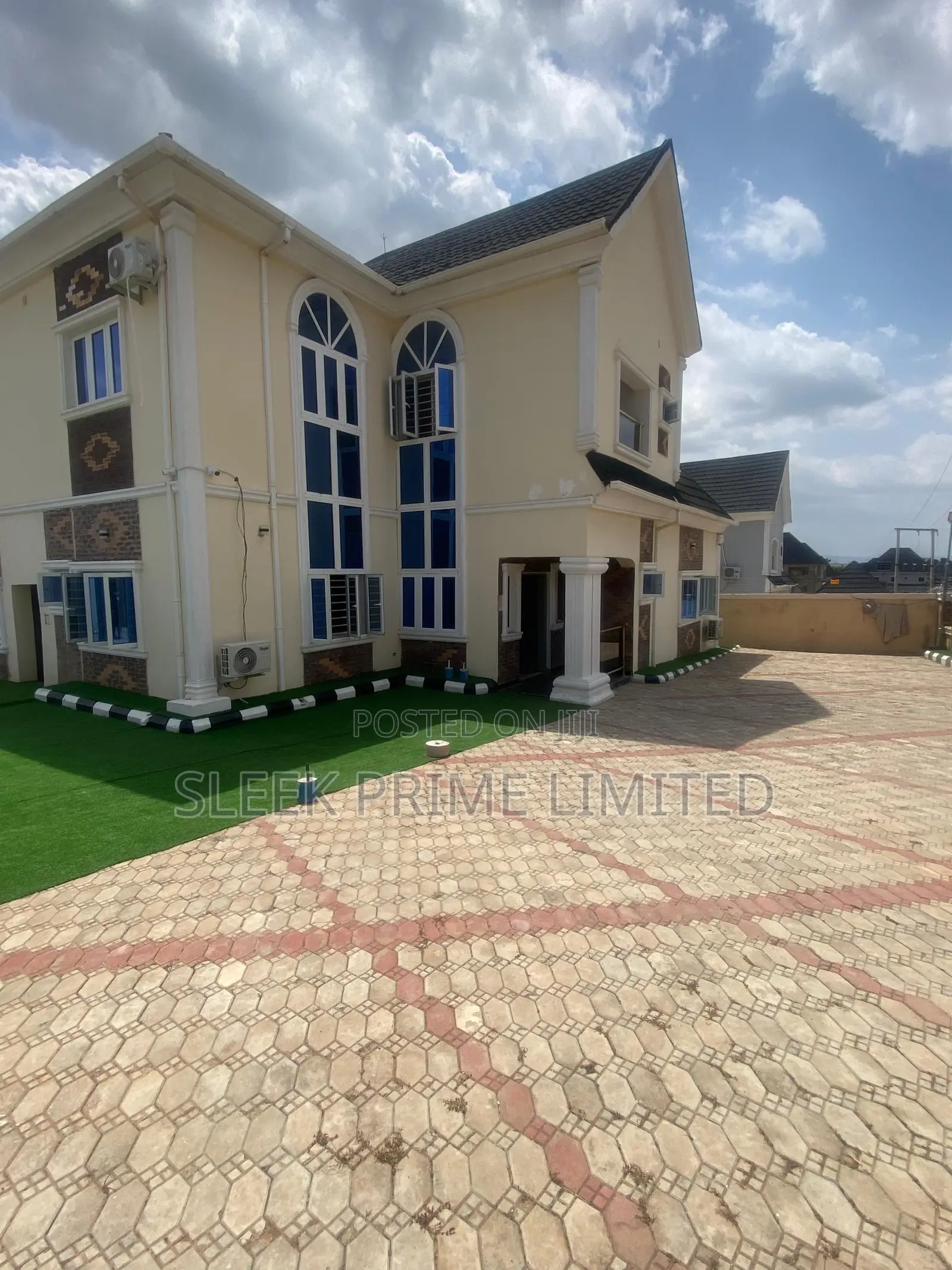 5bdrm Duplex in Lugbe District for rent in Lugbe District