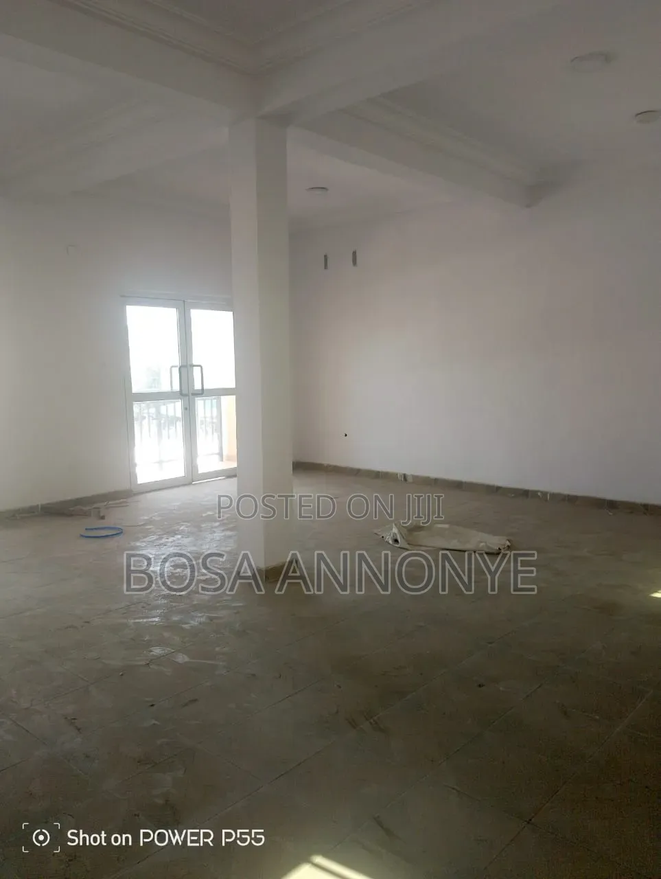 Executive Shop in Ado / Ajah