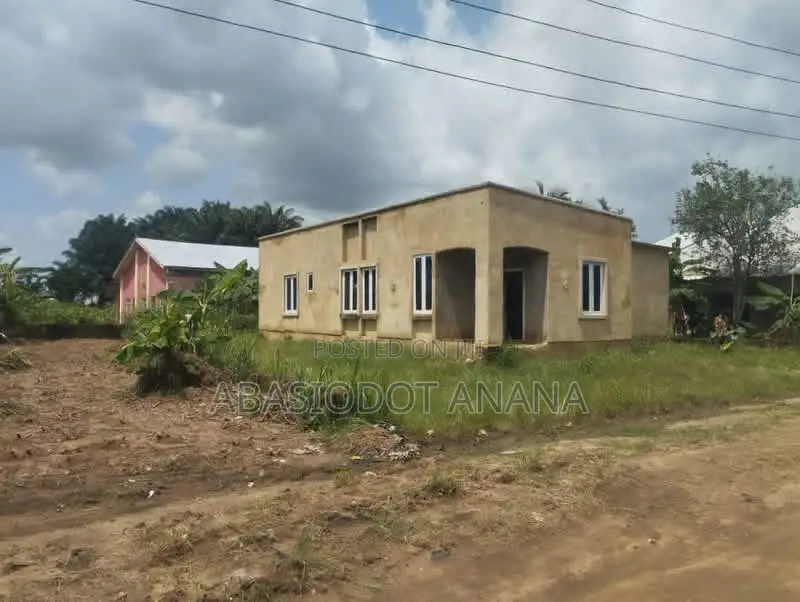 2bdrm Bungalow in Oron Road By Gifto, Uyo for sale in Uyo