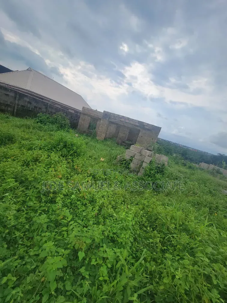 3bdrm Bungalow in Ayobo for sale in Ayobo