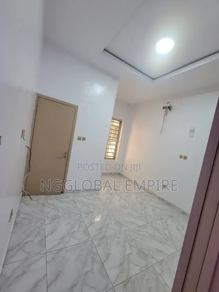 4bdrm Duplex in Chevyviwe Estate, Chevron for rent in Chevron